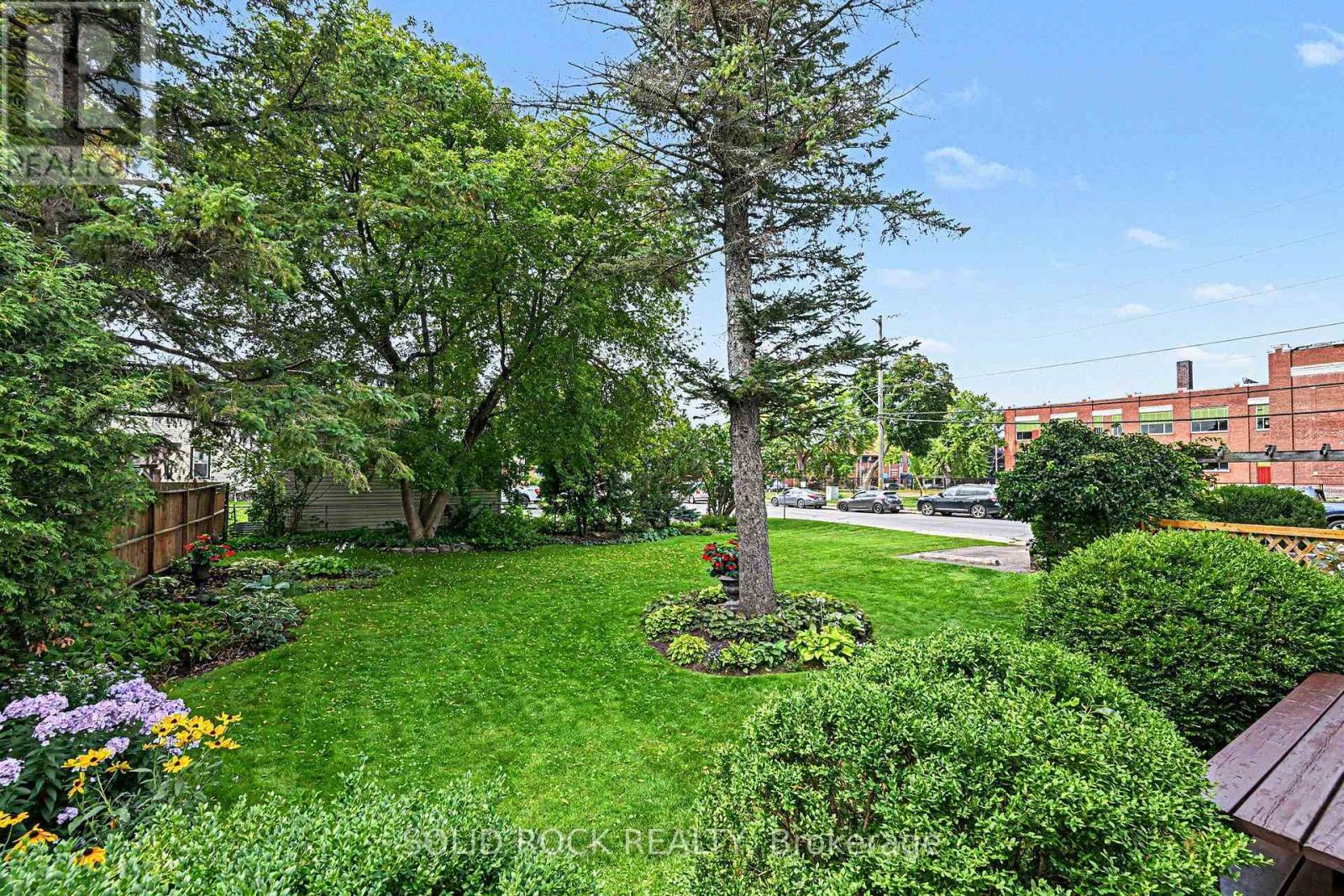 85 RENFREW AVENUE W