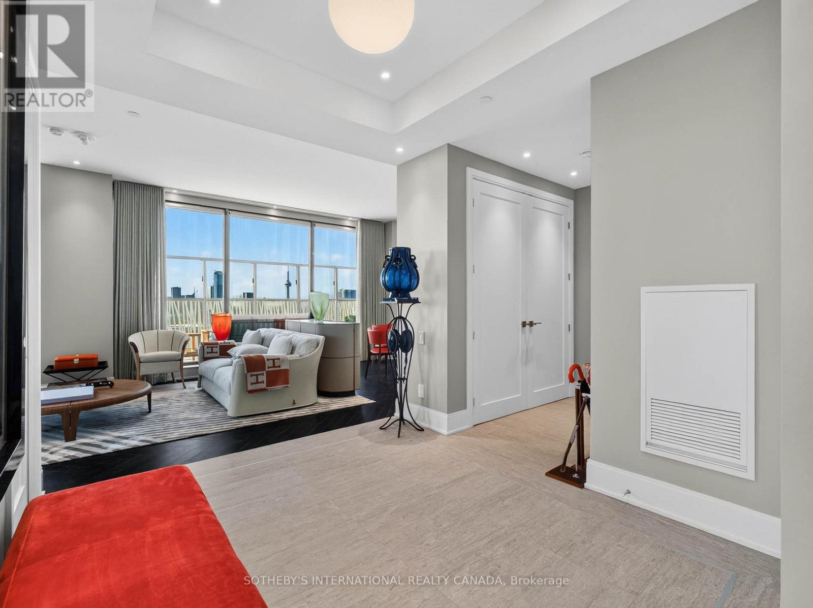 5501 - 50 CHARLES STREET E
