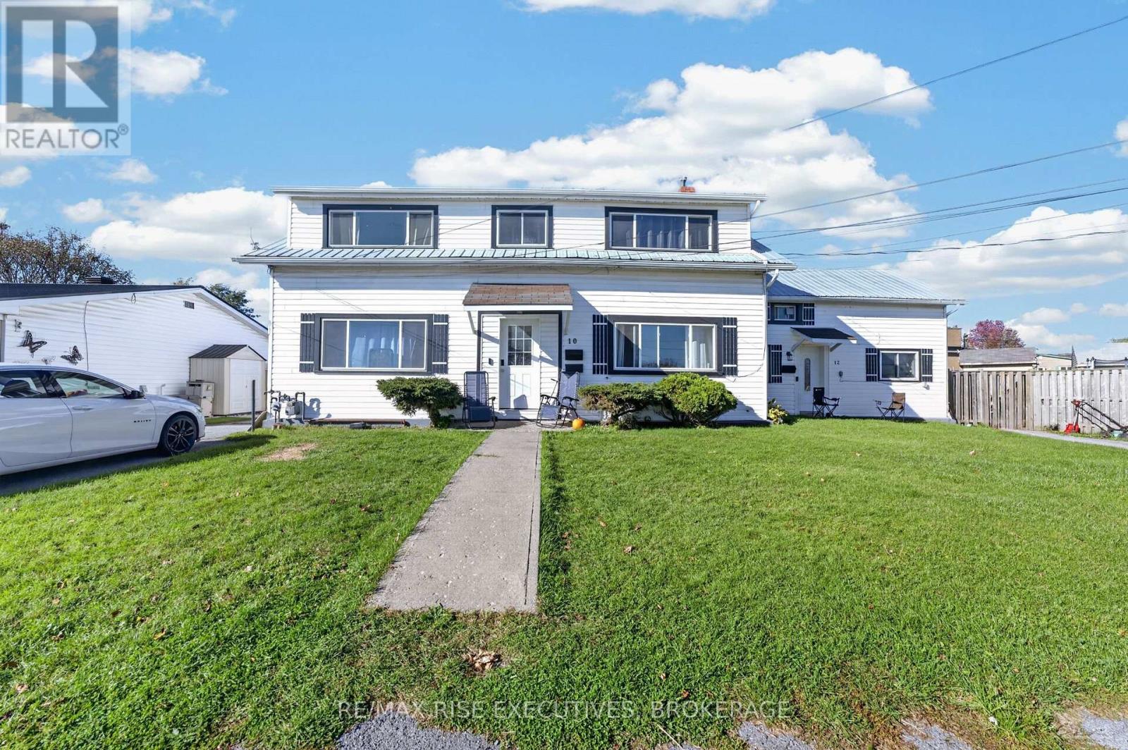 10-12 MANITOU CRESCENT