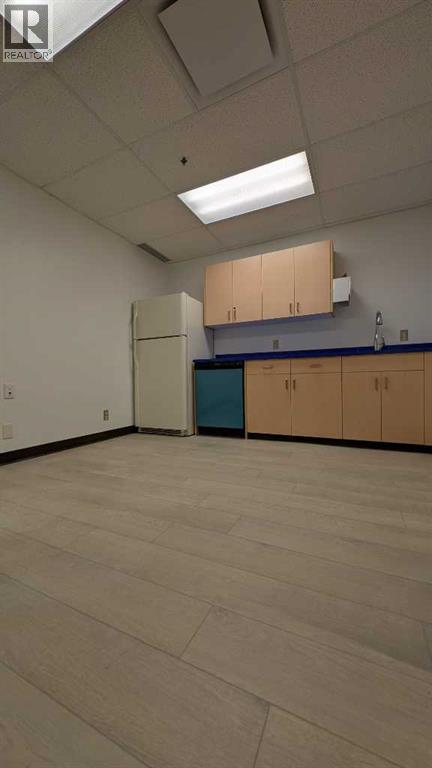 327 41 Avenue NE