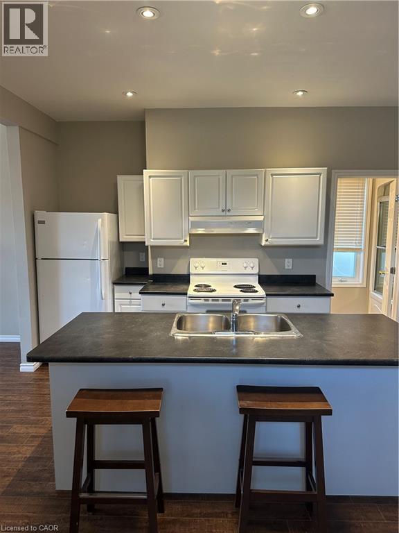 1 LOWER TERRACE HILL Street