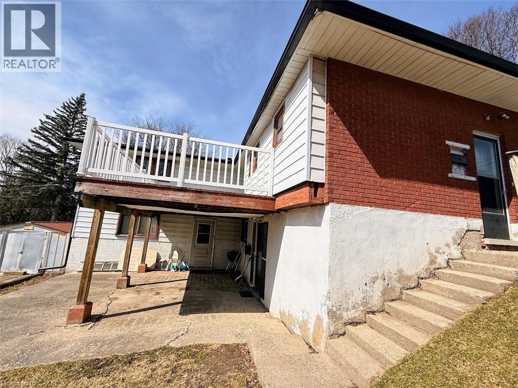 374 VICTORIA Road N