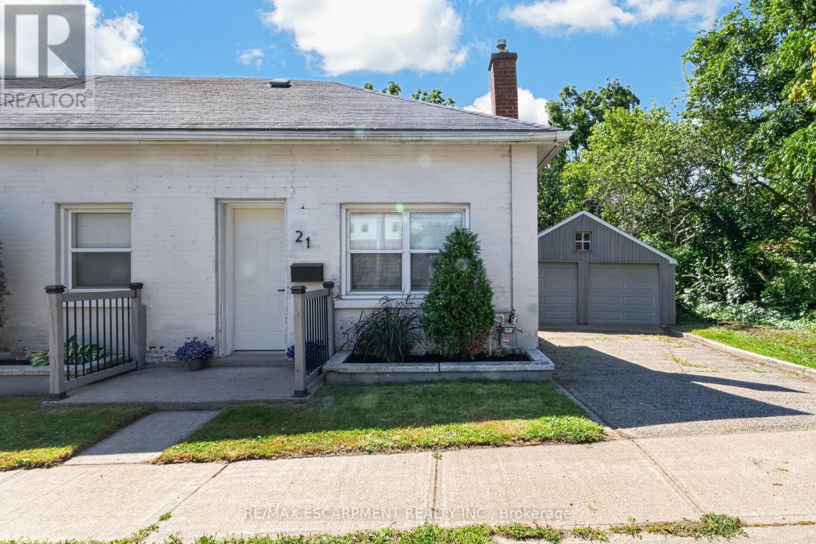 21 CEDAR STREET