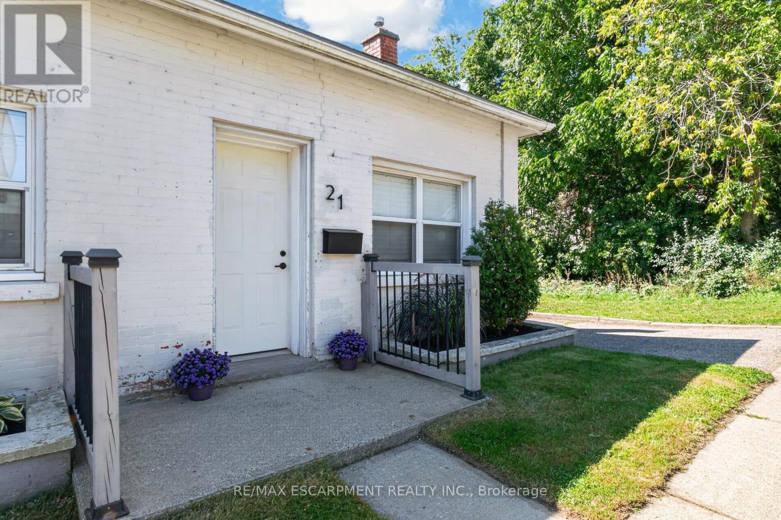 21 CEDAR STREET