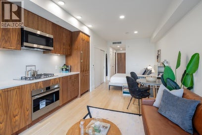 410 2550 GARDEN DRIVE Vancouver BC V5N 4X6