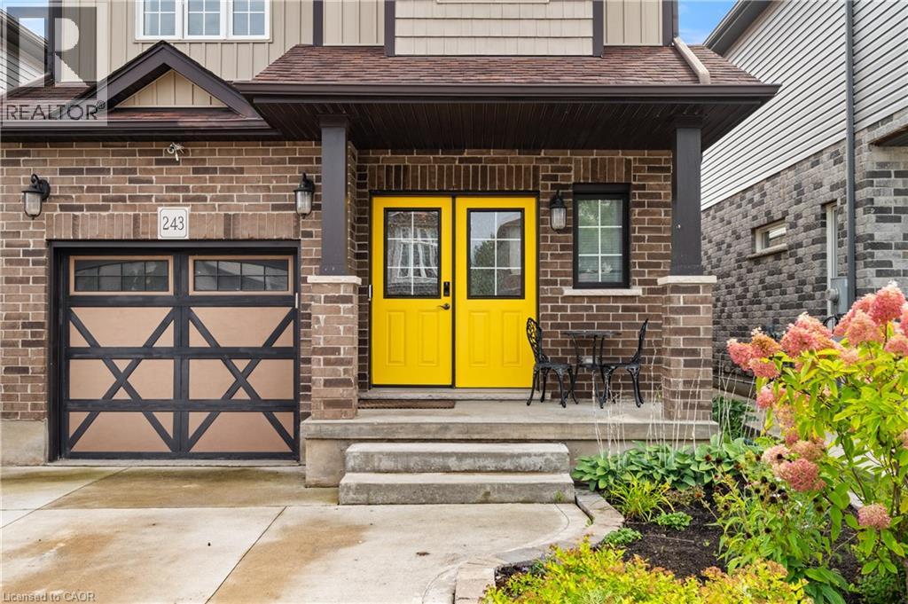243 MOORLANDS Crescent