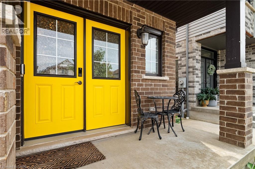 243 MOORLANDS Crescent