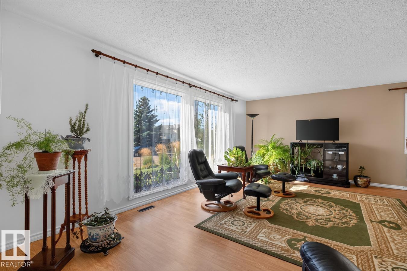 11464 152A AV NW