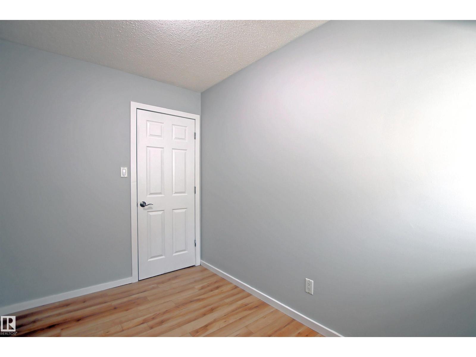 #11 14120 80 ST NW