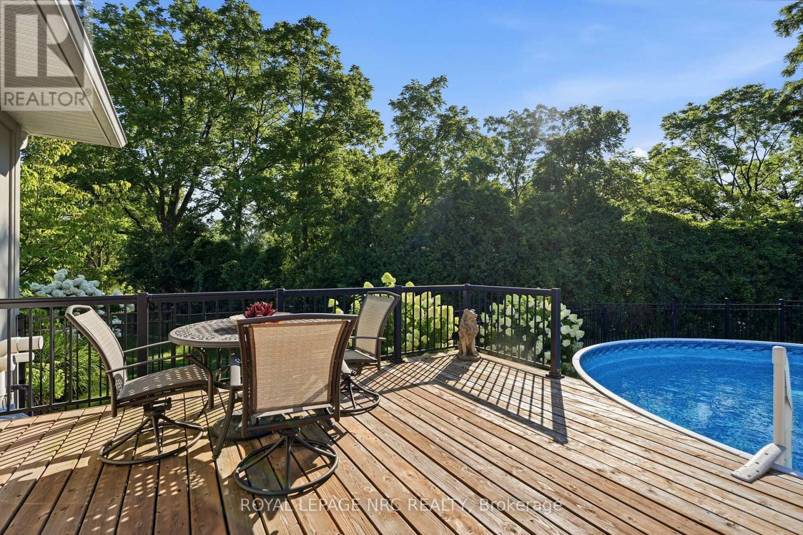 19 STONERIDGE CRESCENT