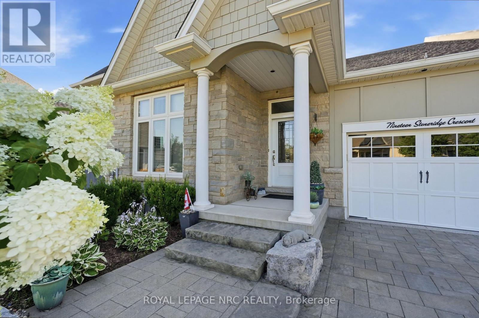 19 STONERIDGE CRESCENT