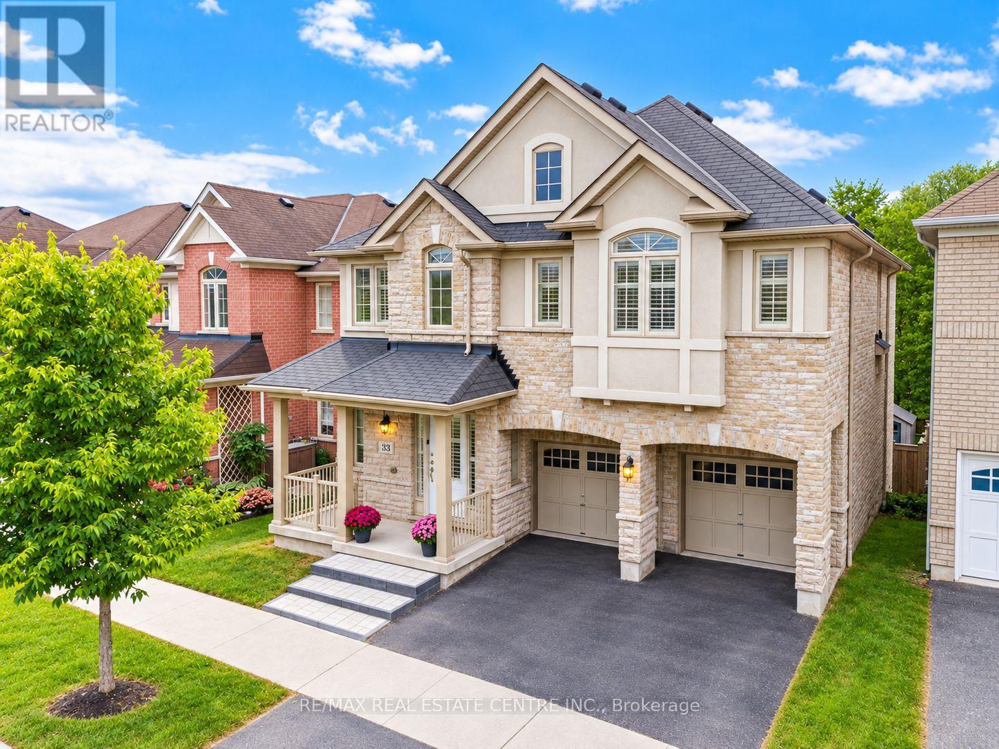 33 MOSELY CRESCENT
