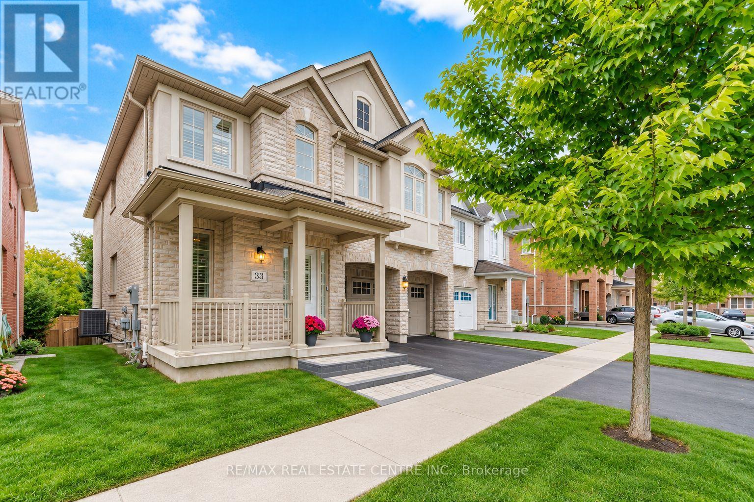 33 MOSELY CRESCENT