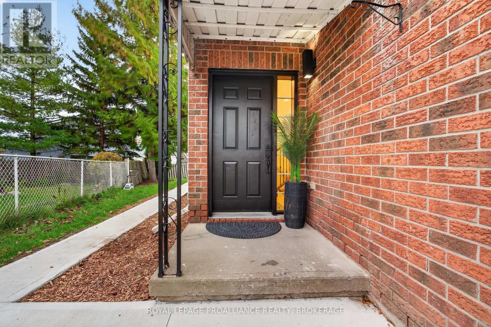 1371 BRACKENWOOD CRESCENT
