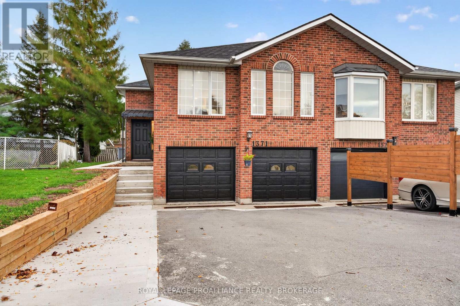 1371 BRACKENWOOD CRESCENT
