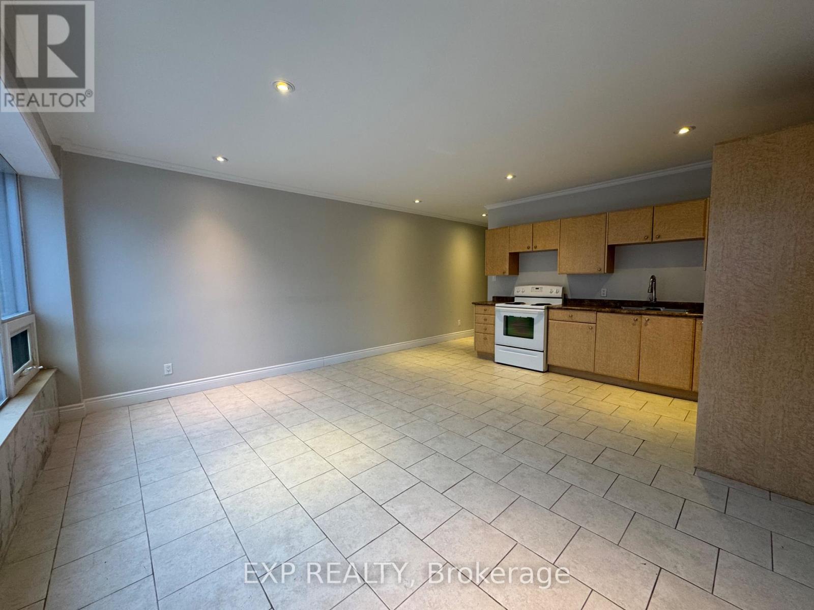 203 - 258 LAKESHORE ROAD E