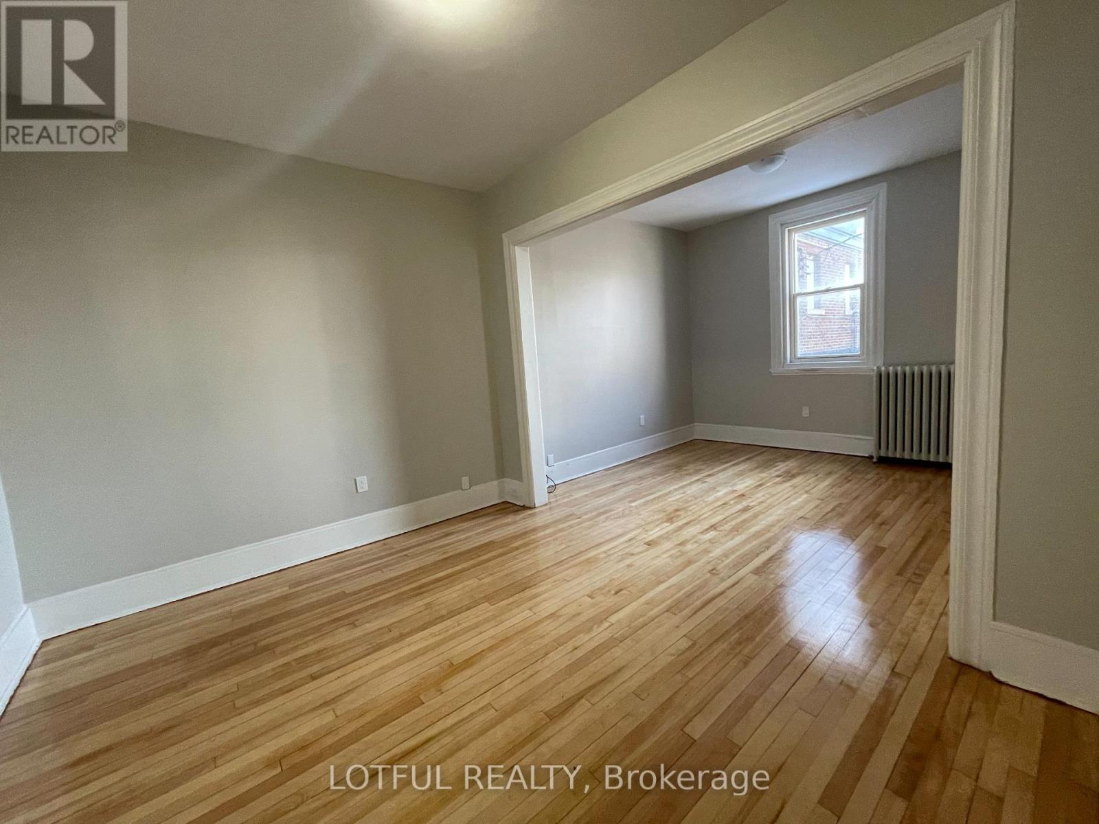 3 - 4-1/2 RUSSELL STREET E