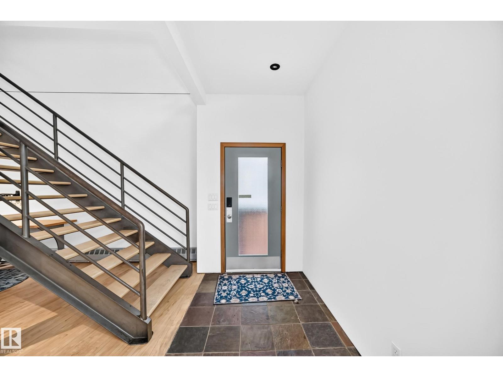 9318 109 AV NW