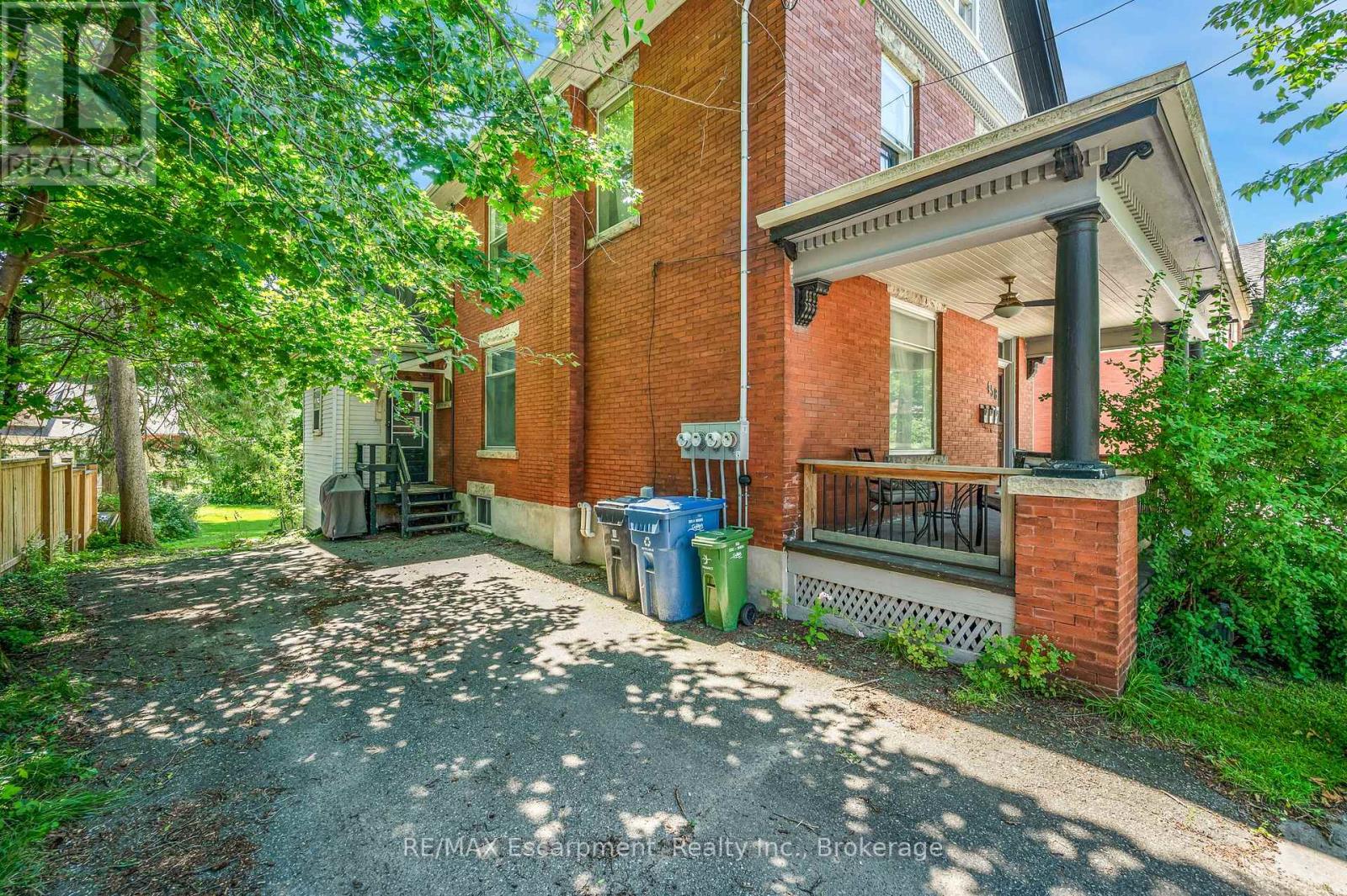 458 WOOLWICH STREET