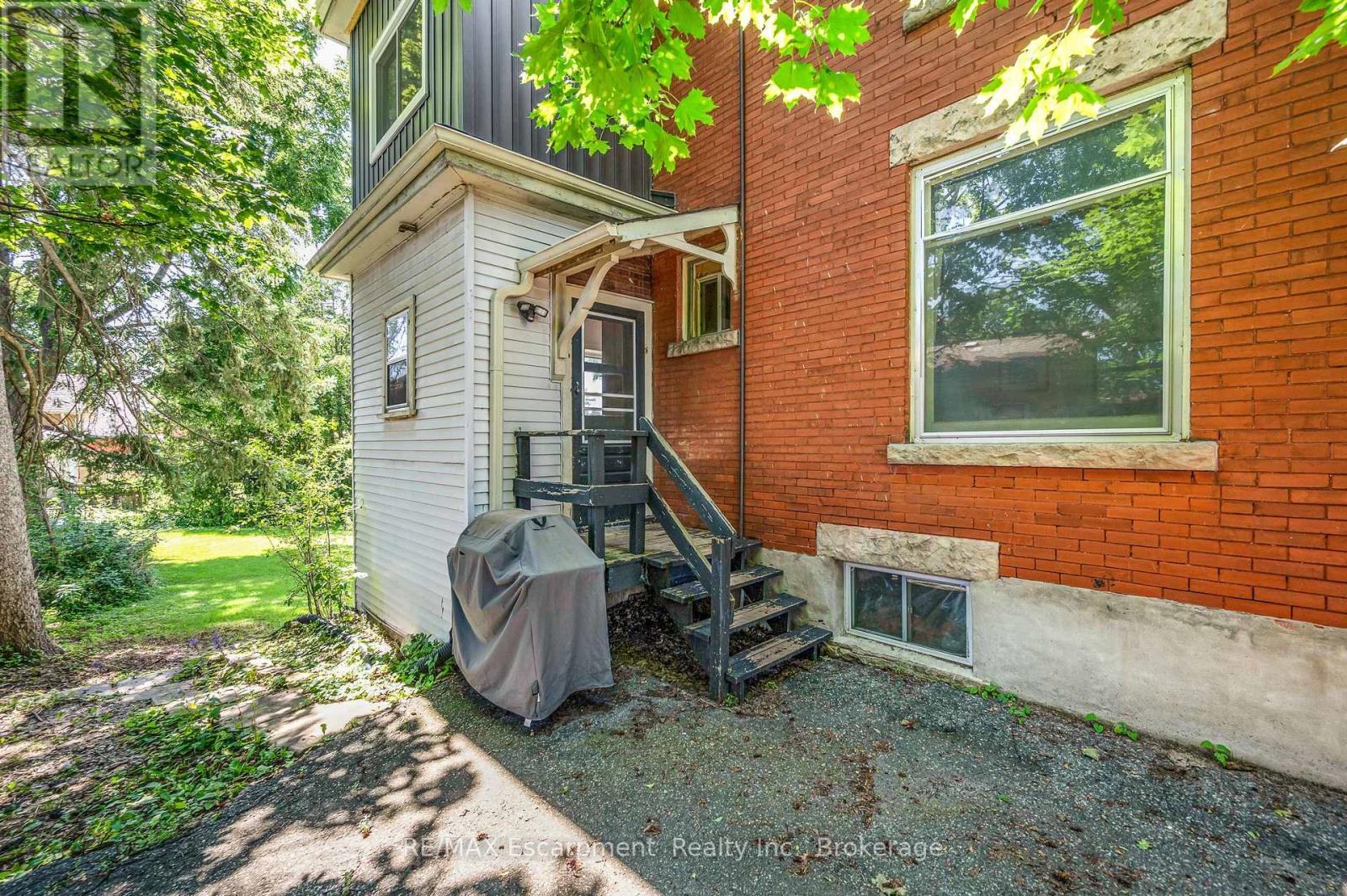 458 WOOLWICH STREET
