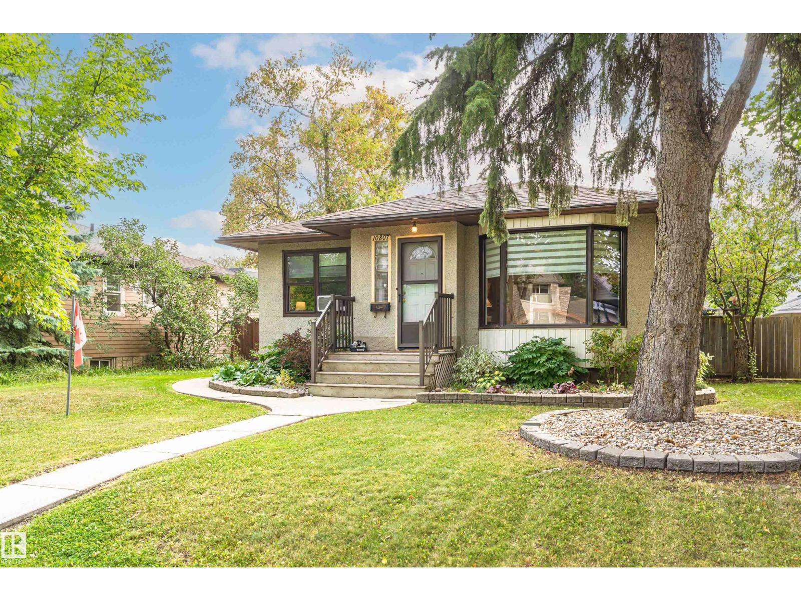 10807 136 ST NW
