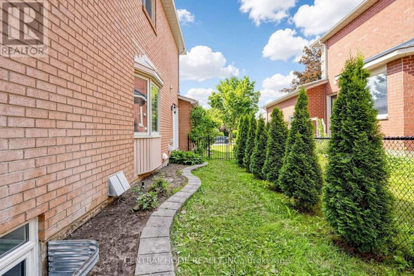 2 - 307 Alex Doner Dr, Newmarket (Glenway Estates), ON 3