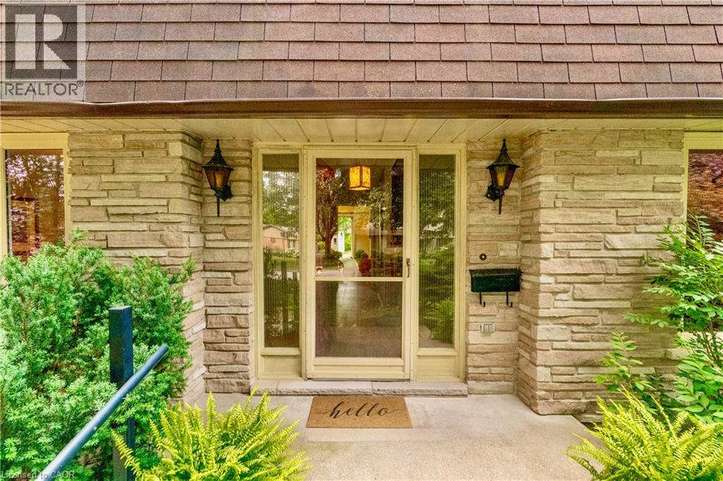 32 WAVERLEY Drive