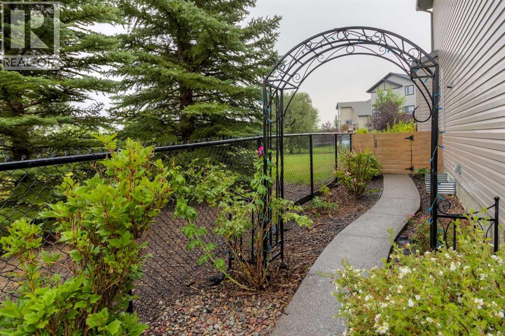 104 Coalbanks Boulevard W