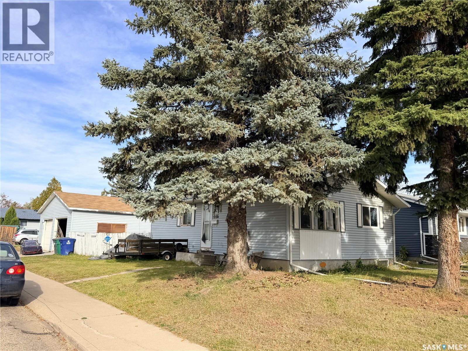 446 Douglas CRESCENT