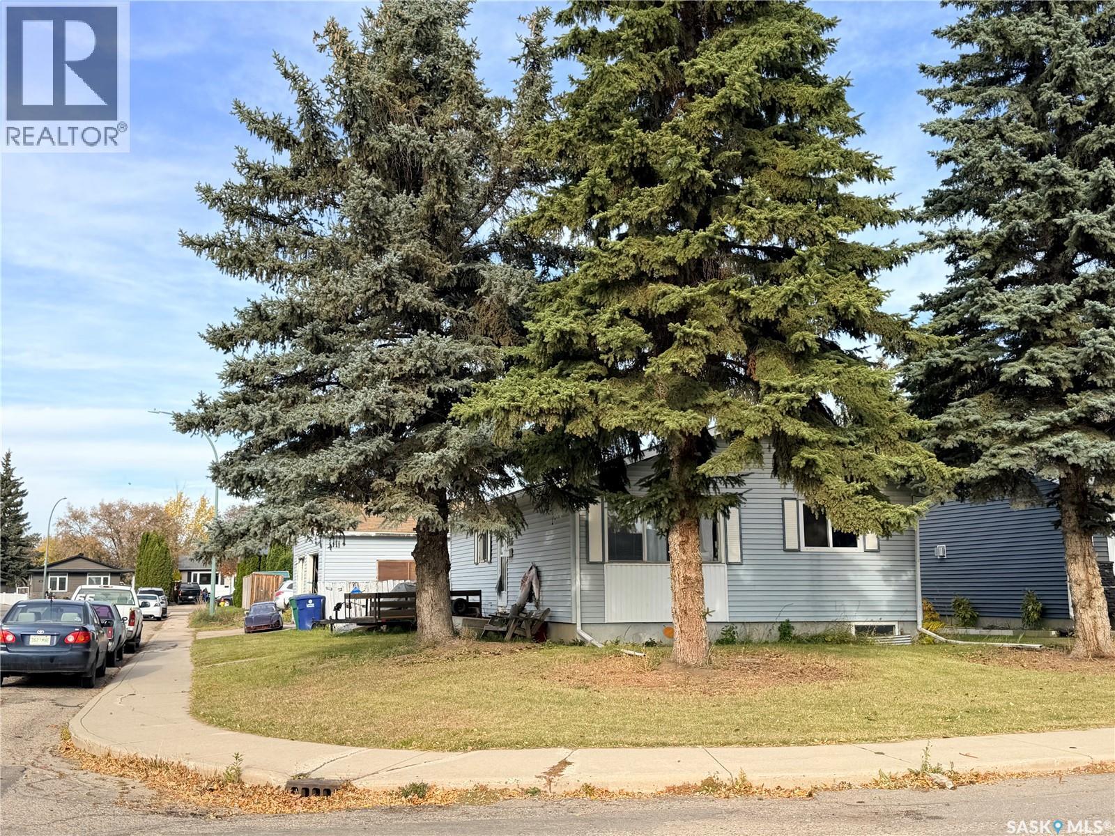 446 Douglas CRESCENT