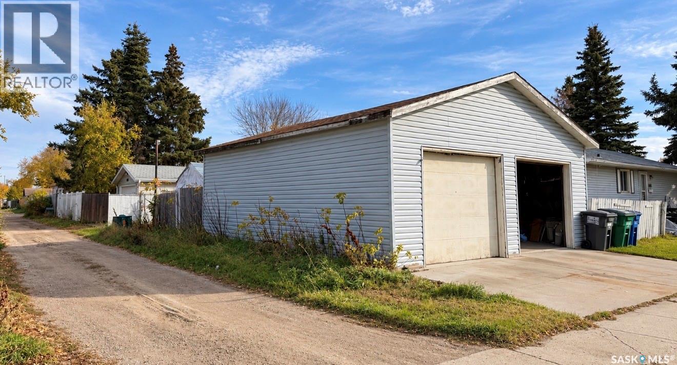 446 Douglas CRESCENT