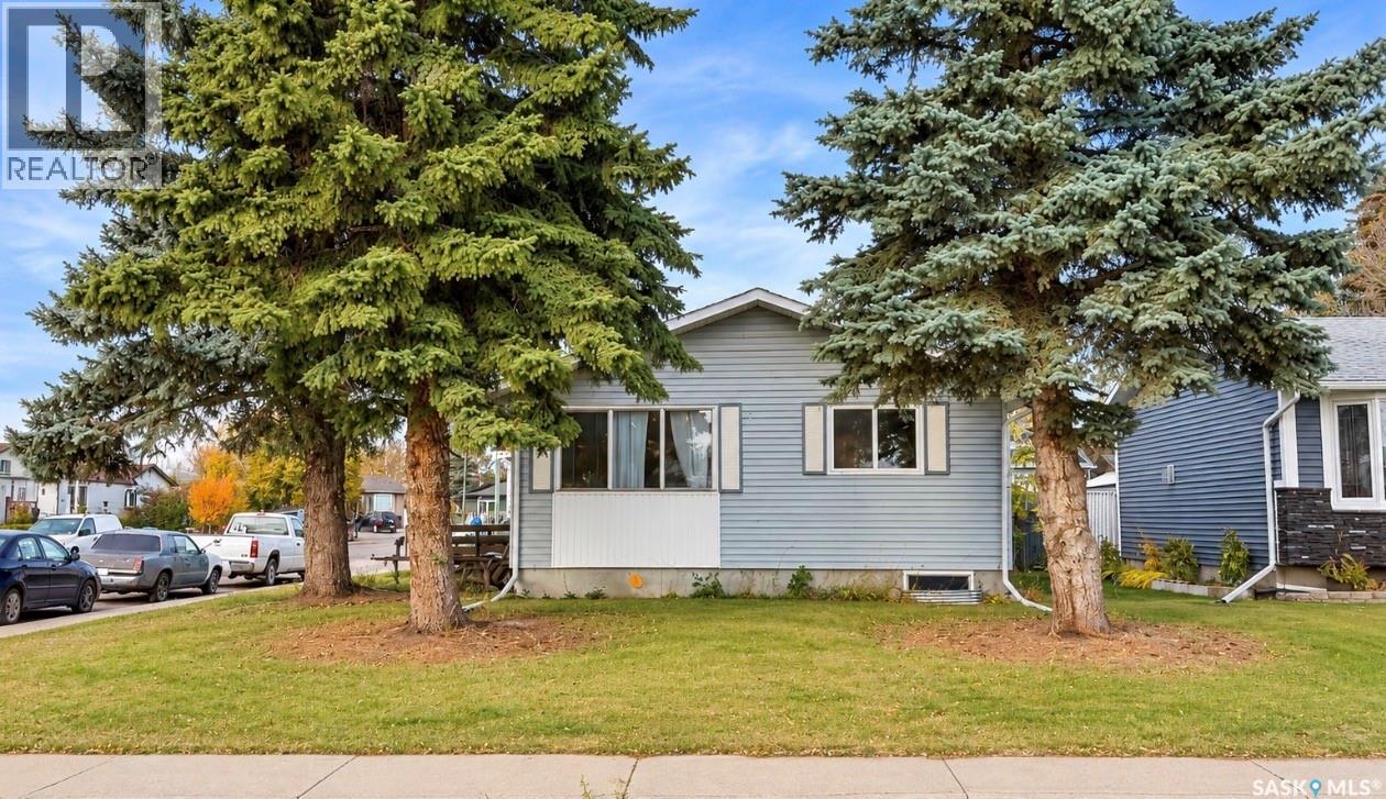 446 Douglas CRESCENT