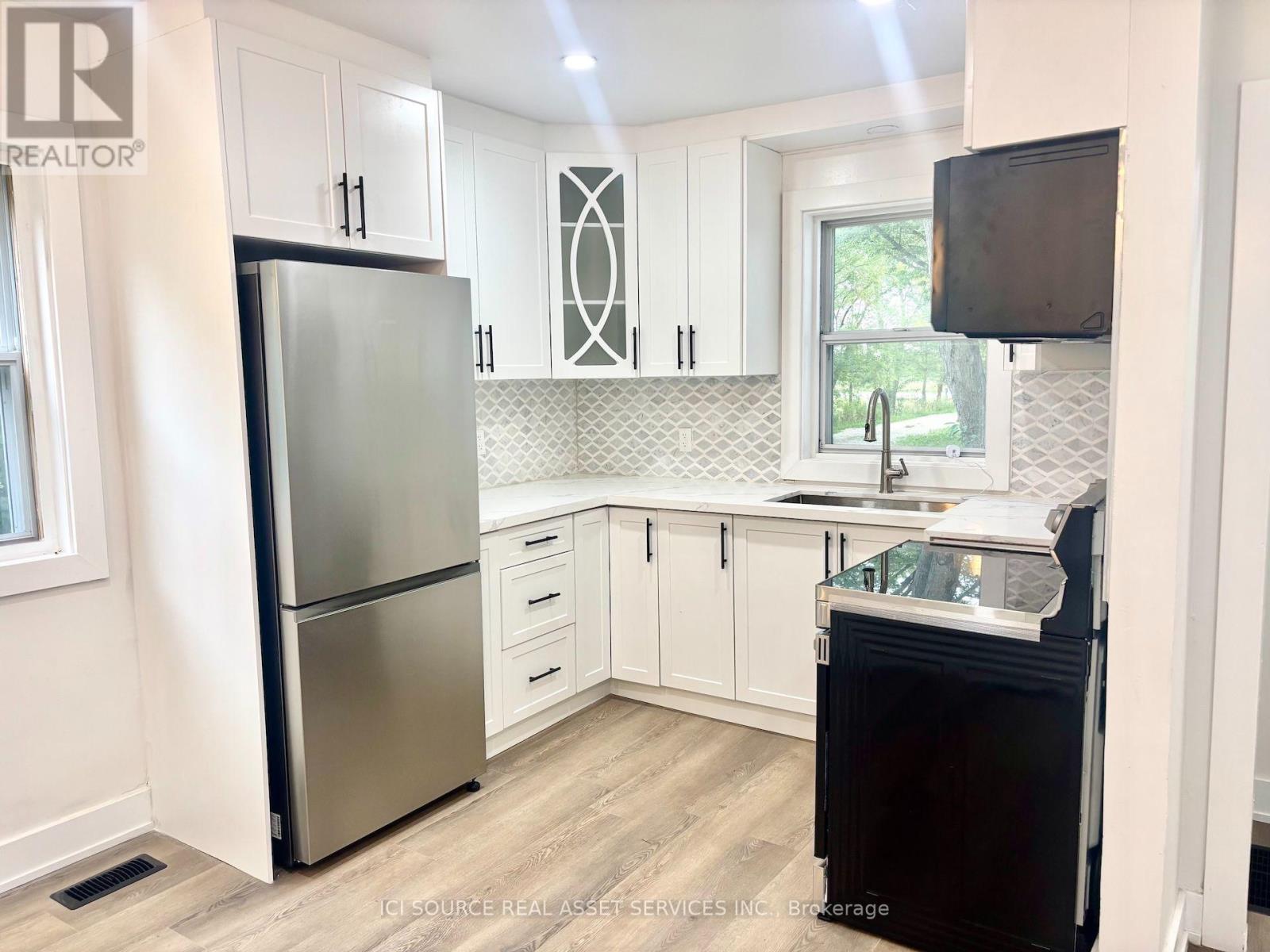 1900 BRUCE ROAD 15