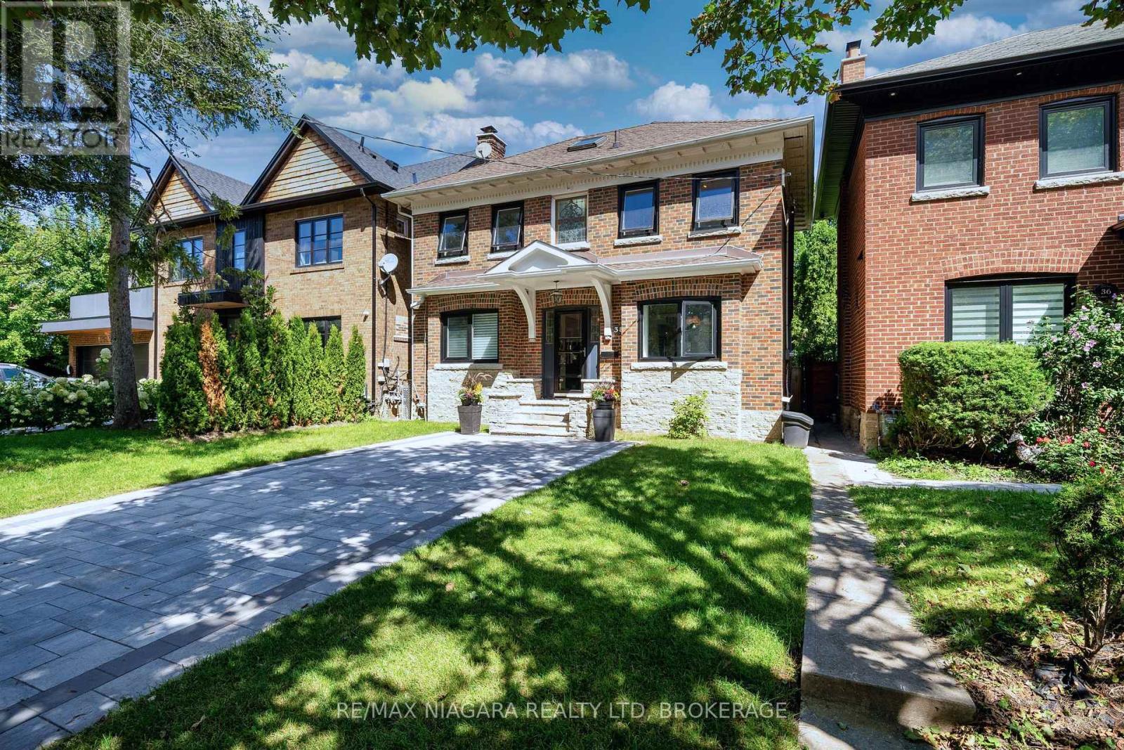 38 YONGE BOULEVARD