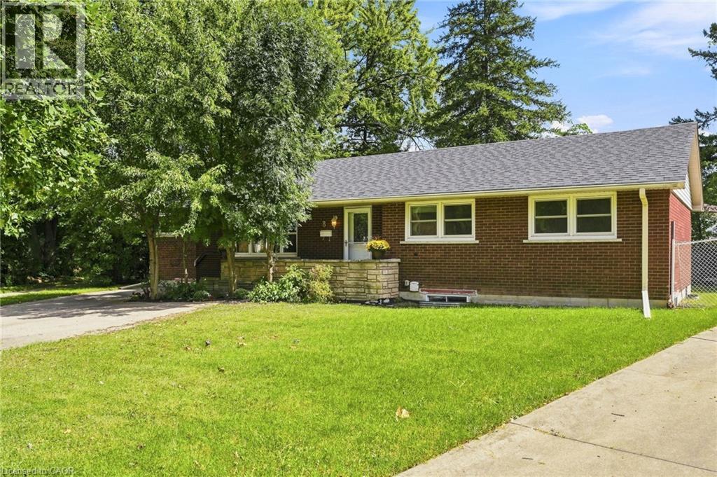 8 EMMING Court