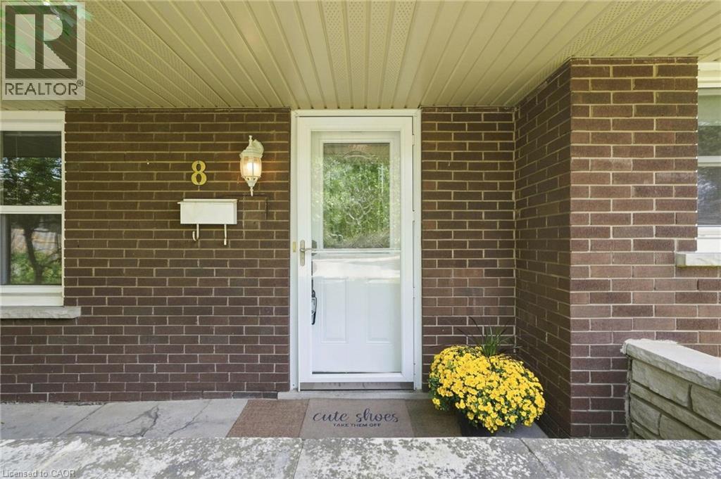 8 EMMING Court