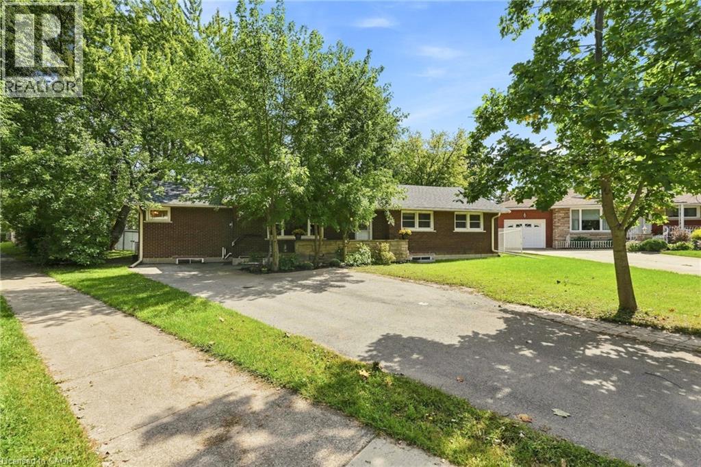 8 EMMING Court