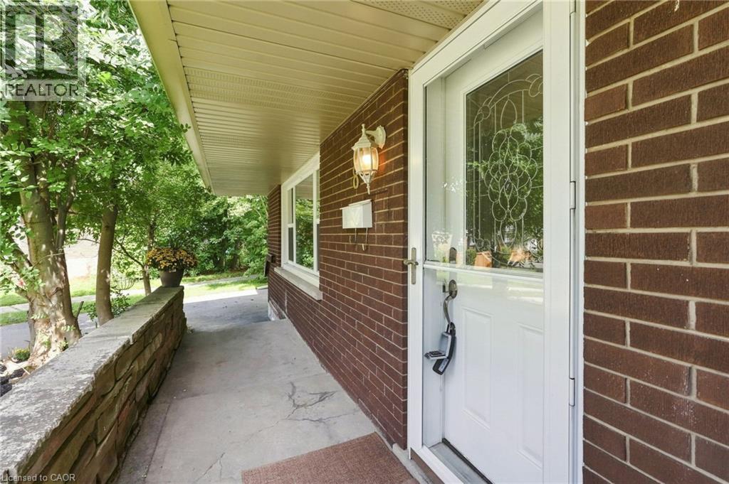 8 EMMING Court