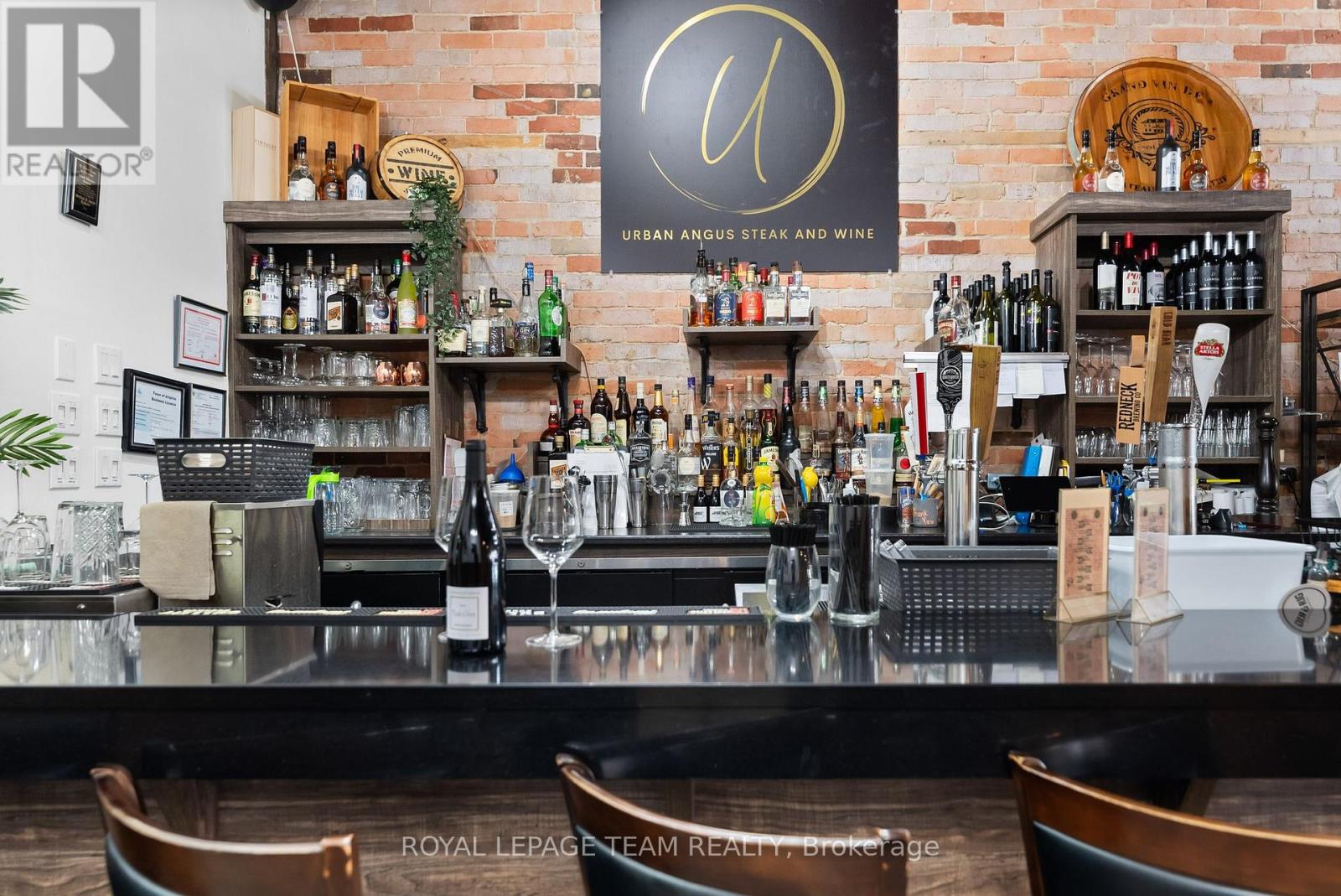 26 ELGIN STREET W