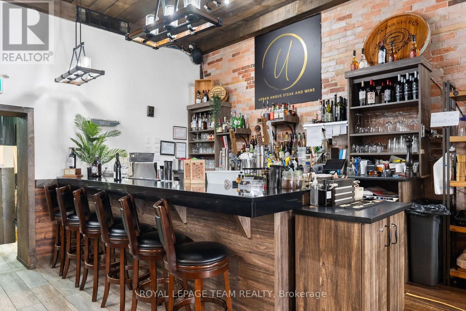 26 ELGIN STREET W