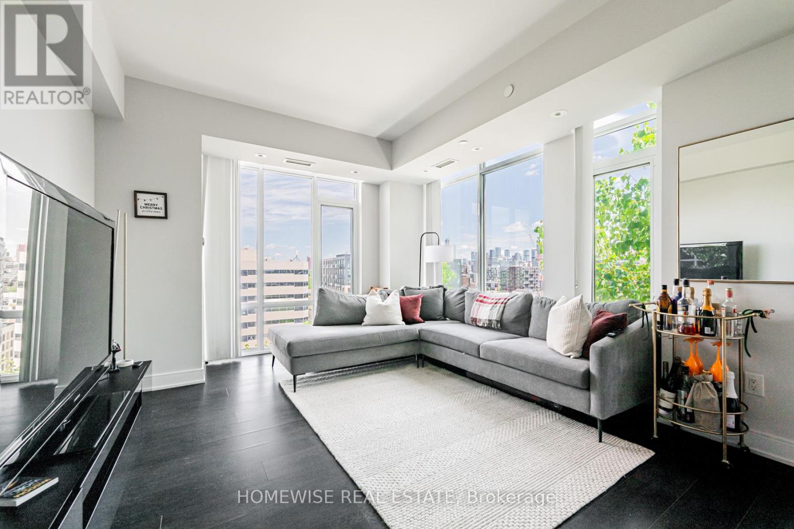 LPH12 - 525 ADELAIDE STREET W