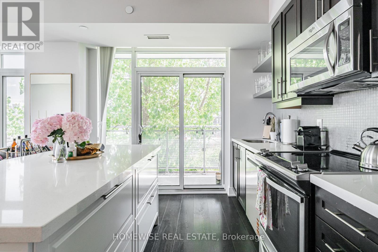LPH12 - 525 ADELAIDE STREET W