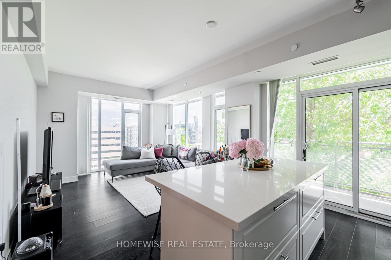 LPH12 - 525 ADELAIDE STREET W