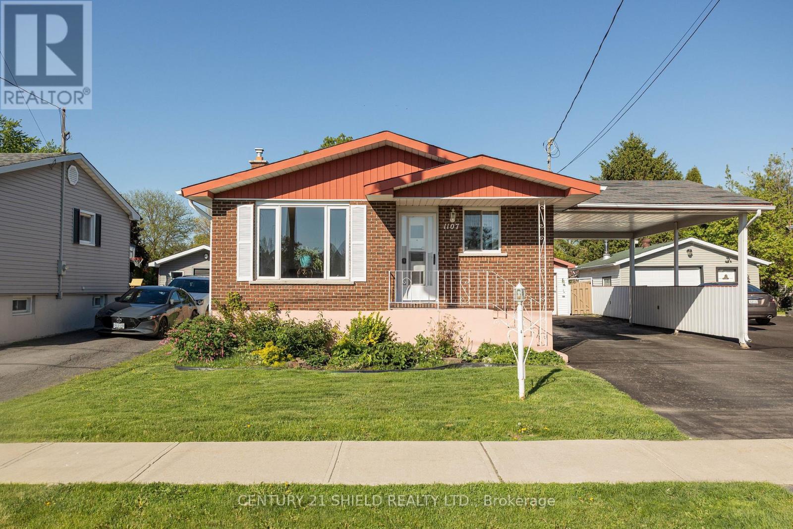 1107 GRAND AVENUE