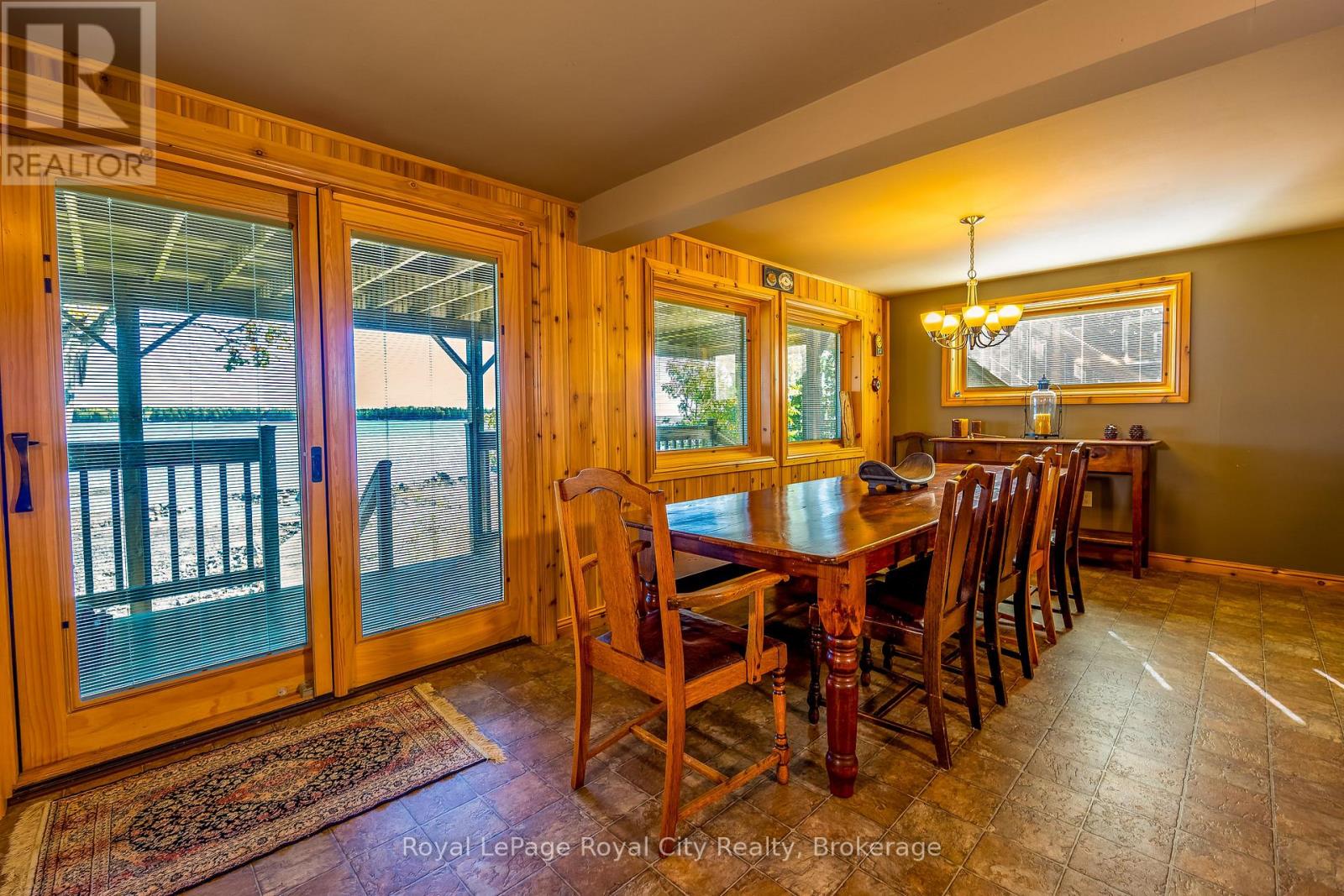 584 WARNER BAY ROAD