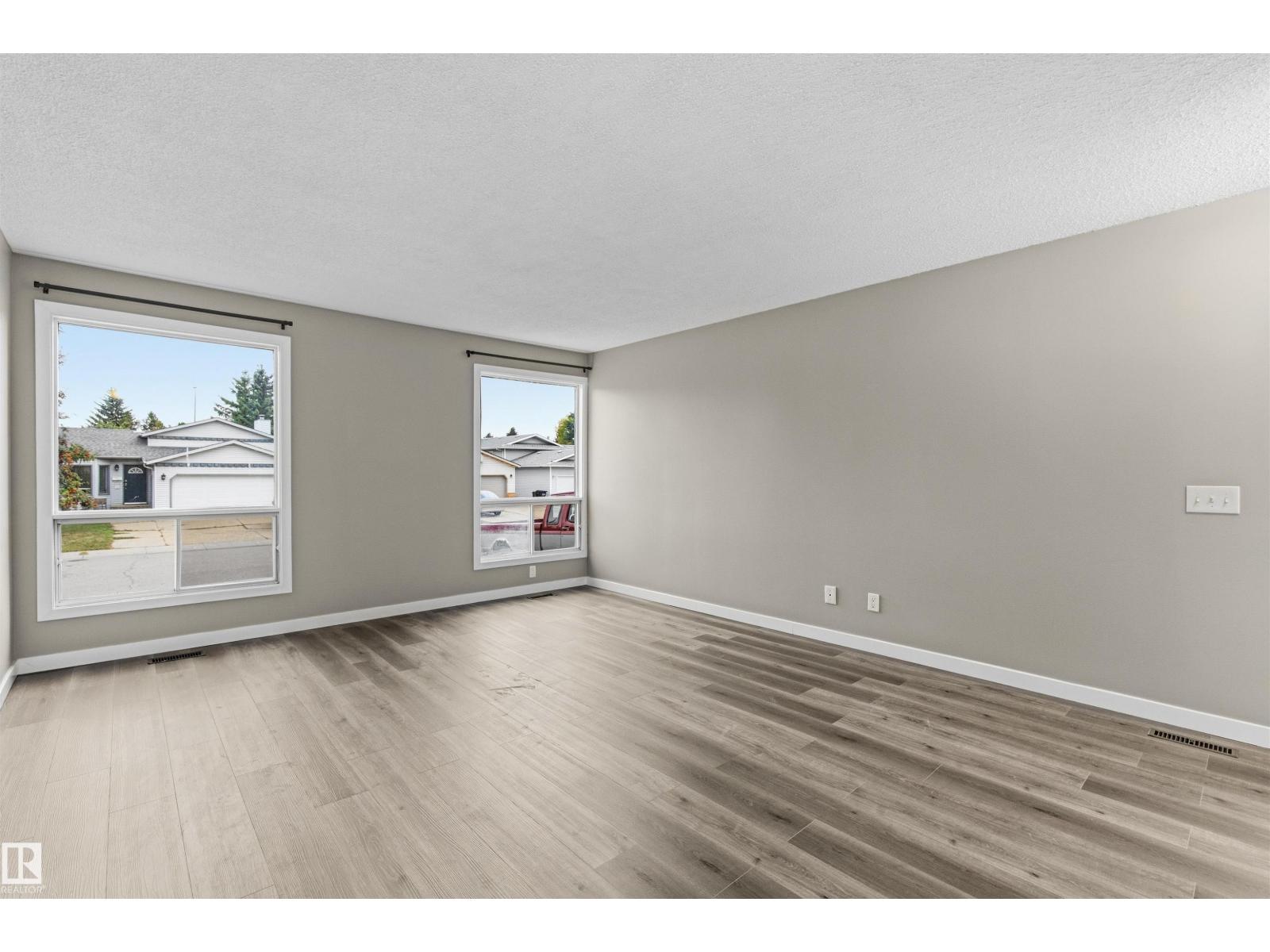 3927 22 AV NW