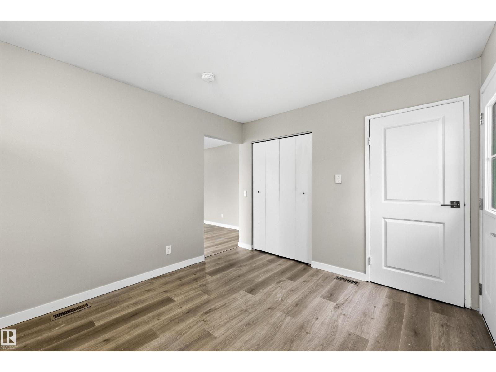 3927 22 AV NW