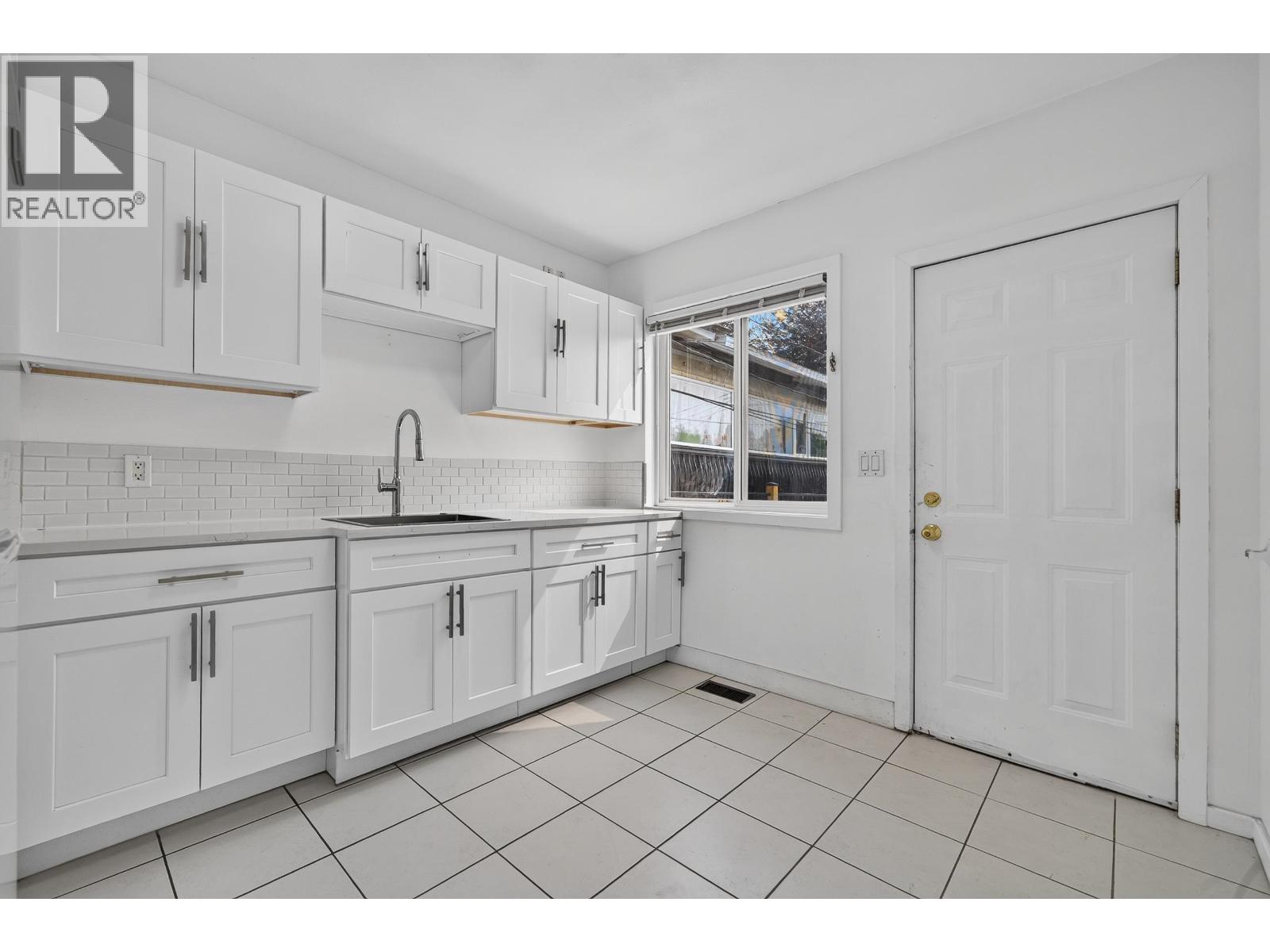 2316 NANAIMO STREET