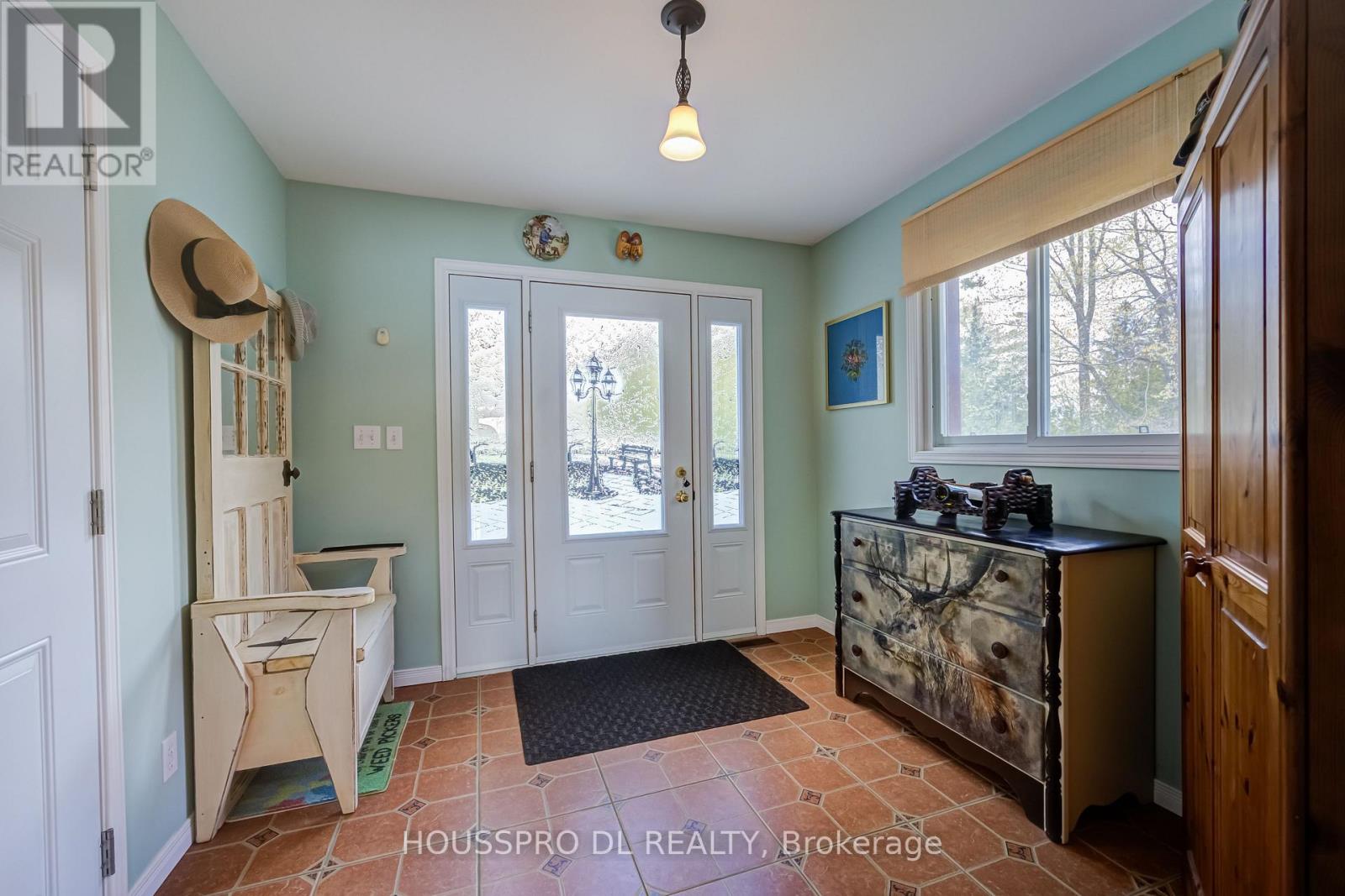 2683 LAKESHORE ROAD E