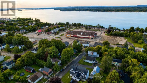 218 Fraser St, Pembroke, ON 4